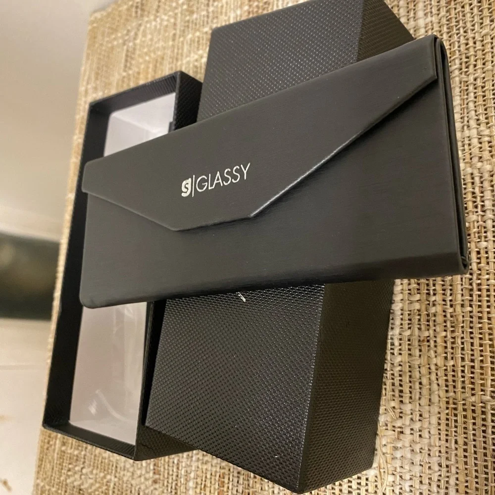 GLASSY FOLDABLE GLASSES CASE AND BOX